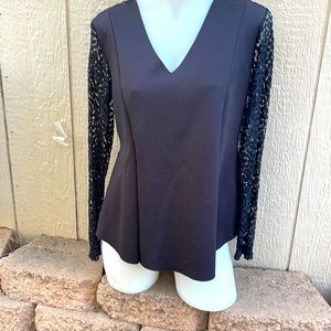 Long Sleeve Tailored V Neck. XL